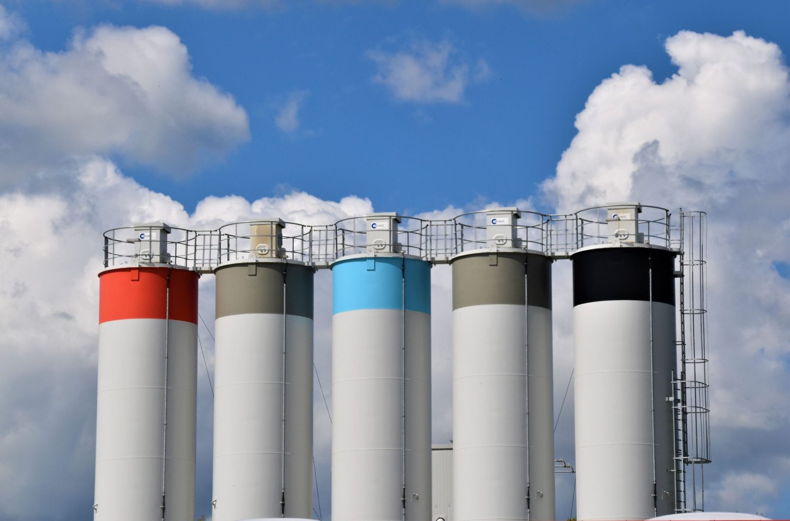 Read more about the article What are Information Silos?
